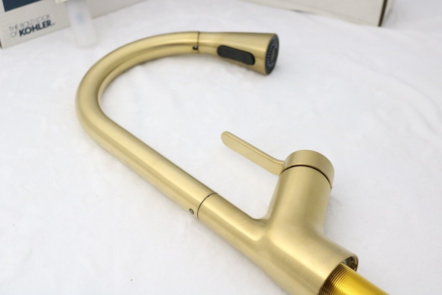 Setra Single-Handle Pull-Down Spray Kitchen Faucet Vibrant Brushed Moderne Brass