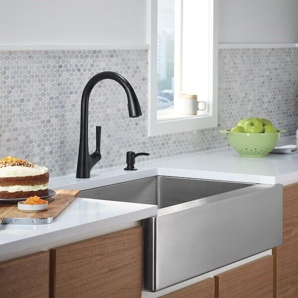 Kohler Elmbrook 1 Hole Pull Down Kitchen Faucet in Matte Black K-R22968-SD-BL