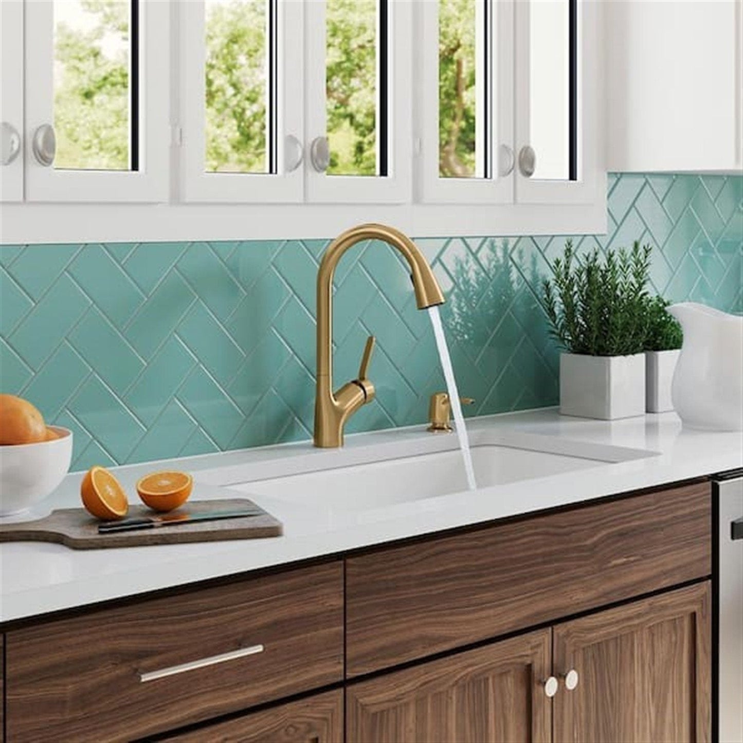 Setra Single-Handle Pull-Down Spray Kitchen Faucet Vibrant Brushed Moderne Brass