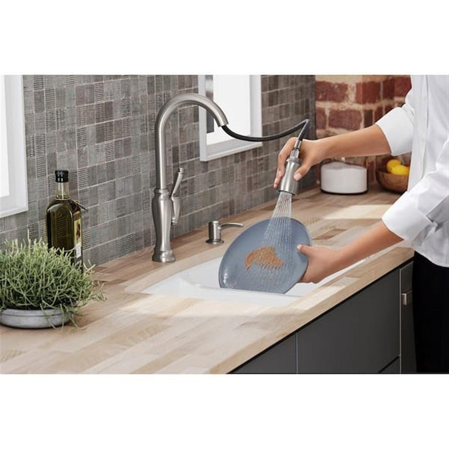 Kohler Arsdale 1 Hole Pull Down Kitchen Faucet in Vibrant Stainless K-R22970-SD-VS